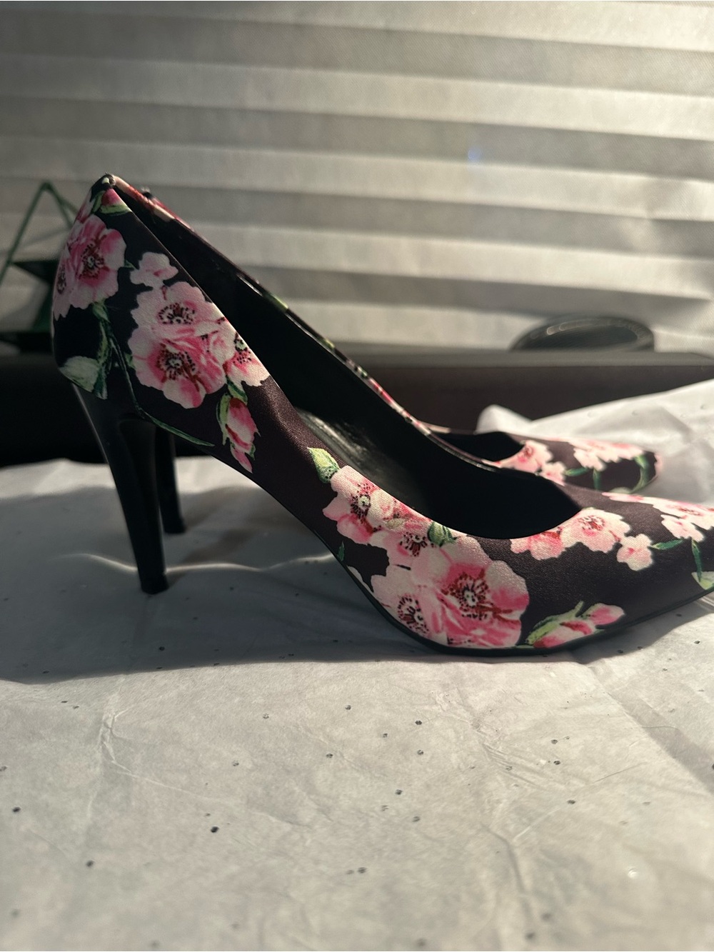 Anna Black Floral Pink Pump Heels